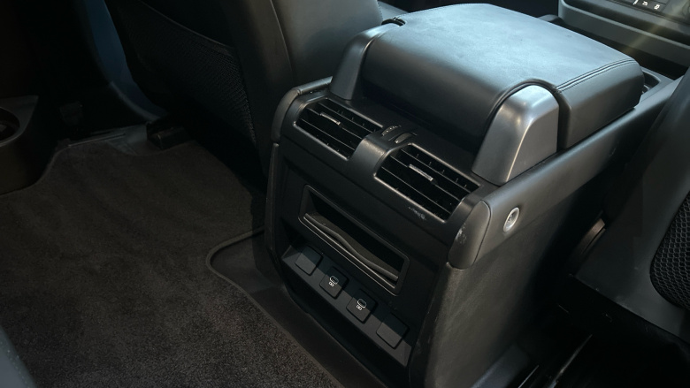 Land Rover Defender 3.0 D250 X-Dynamic SE 90 3dr Auto Diesel Estate